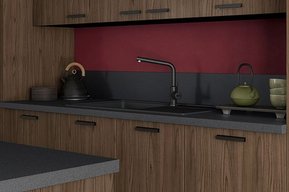 cuisine équipée couleur Noyer effet bois, zoom sur les électroménagers et les meubles